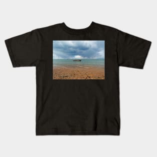 Horizon and sky at Colwell Bay Isle of Wight Kids T-Shirt